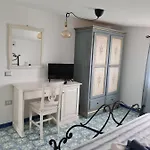 Oda ve Kahvaltı La Marinella