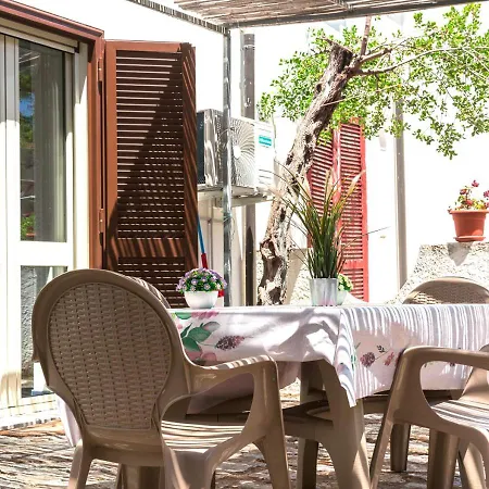 Couette-café La Marinella 3*